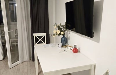 Аренда комфортной квартиры с двумя отдельными комнатами и балконом, Констанца, Румыния