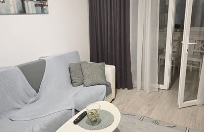 Аренда комфортной квартиры с двумя отдельными комнатами и балконом, Констанца, Румыния