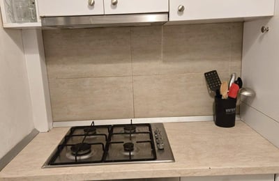 Аренда комфортной квартиры с двумя отдельными комнатами и балконом, Констанца, Румыния