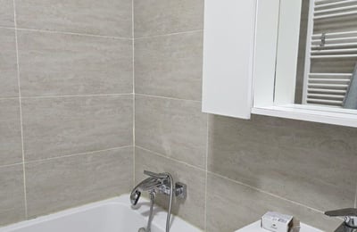 Аренда комфортной квартиры с двумя отдельными комнатами и балконом, Констанца, Румыния