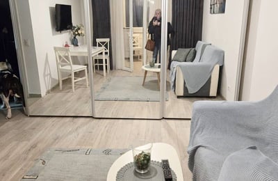 Аренда комфортной квартиры с двумя отдельными комнатами и балконом, Констанца, Румыния