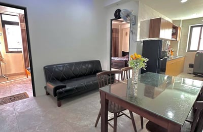 Location d’un appartement confortable et meublé de deux pièces avec balcon, 50 m², Nha Trang, Vietnam