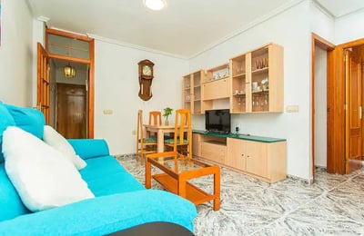 Alquiler de acogedor y soleado apartamento de dos habitaciones con balcón, Torrevieja, España