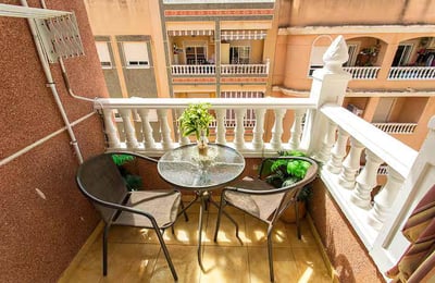 Alquiler de acogedor y soleado apartamento de dos habitaciones con balcón, Torrevieja, España