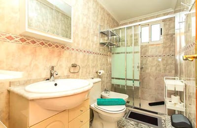 Alquiler de acogedor y soleado apartamento de dos habitaciones con balcón, Torrevieja, España