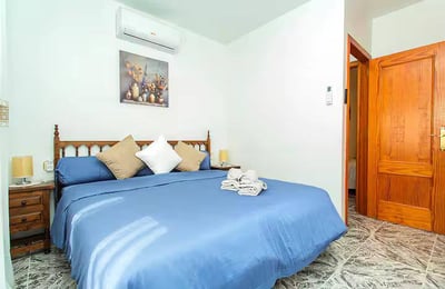 Alquiler de acogedor y soleado apartamento de dos habitaciones con balcón, Torrevieja, España