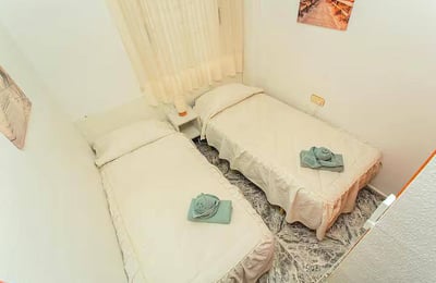 Alquiler de acogedor y soleado apartamento de dos habitaciones con balcón, Torrevieja, España