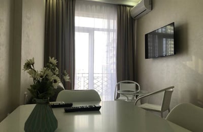 Location d’un appartement lumineux et meublé, 40 m², Batoumi, Géorgie