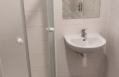 Location d’un appartement cosy et lumineux d’une pièce, 35 m², Bohnice, Prague, République Tchèque