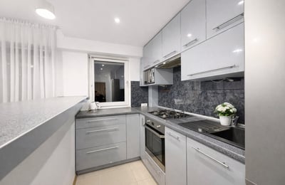 Location d’un appartement moderne et meublé de deux pièces avec balcon, 41 m², Bielany, Varsovie, Pologne