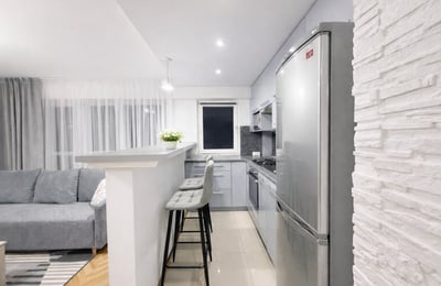 Location d’un appartement moderne et meublé de deux pièces avec balcon, 41 m², Bielany, Varsovie, Pologne