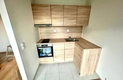 Аренда новой светлой квартиры с балконом, 30 м², Letňany, Прага, Чехия