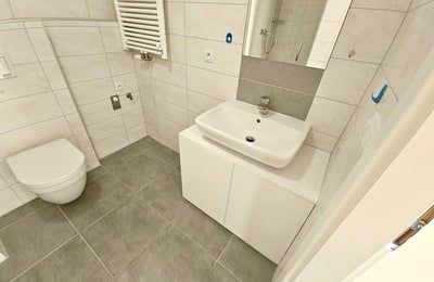 Аренда новой светлой квартиры с балконом, 30 м², Letňany, Прага, Чехия