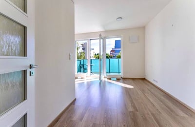 Аренда новой светлой квартиры с балконом, 30 м², Letňany, Прага, Чехия