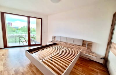 Moderne helle Wohnung mit Balkon und Parkplatz zur Miete, 57 m², Stodůlky, Prag, Tschechien