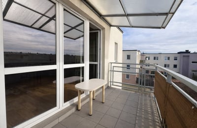 Alquiler de apartamento amplio de cuatro habitaciones con balcón, 95 m², Targówek, Varsovia, Polonia