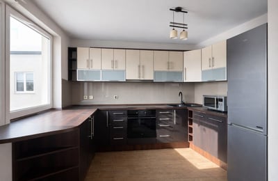 Alquiler de apartamento amplio de cuatro habitaciones con balcón, 95 m², Targówek, Varsovia, Polonia