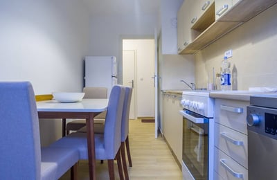 Аренда светлой двухкомнатной квартиры с балконом, 60 м², Новый Белград, Сербия