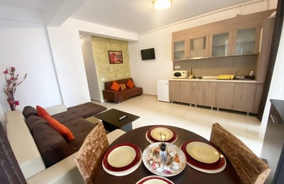 Alquiler de apartamento luminoso y amueblado con balcón, Mamaia Sat, Rumanía