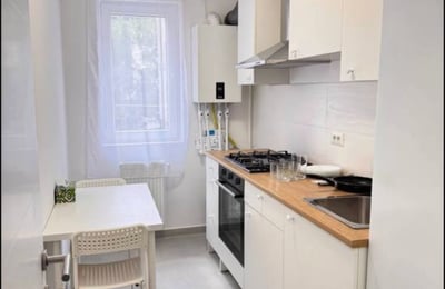 Location d’un appartement neuf et meublé avec balcon, Bucarest, Roumanie