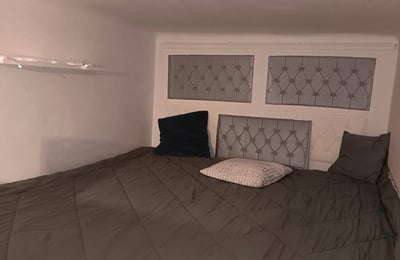 Gemütliche Wohnung im historischen Gebäude zur Miete, Staré Mesto, Bratislava, Slowakei