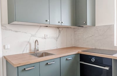 Apartamento luminoso y amueblado 52 m² con terraza en alquiler en Strašnice, Praga, República Checa