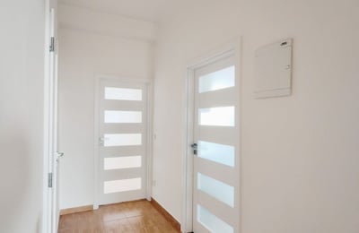 Apartamento luminoso y amueblado 52 m² con terraza en alquiler en Strašnice, Praga, República Checa
