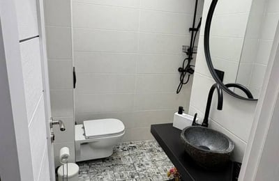 Apartamento amplio y luminoso de 100 m² con terraza en alquiler en Chaika, Varna, Bulgaria