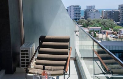 Apartamento moderno y luminoso en alquiler en Mamaia-Sat, Rumanía