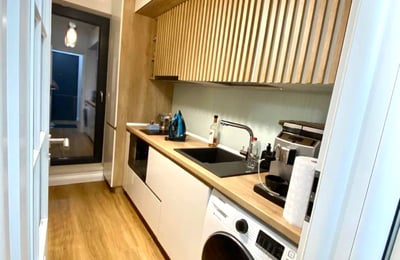 Apartamento moderno y amueblado con balcón en alquiler, Bucarest, Rumanía