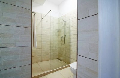 Аренда светлой квартиры с балконом и красивым видом, 60 м², Мамая, Констанца, Румыния