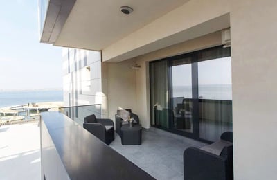 Аренда светлой квартиры с балконом и красивым видом, 60 м², Мамая, Констанца, Румыния