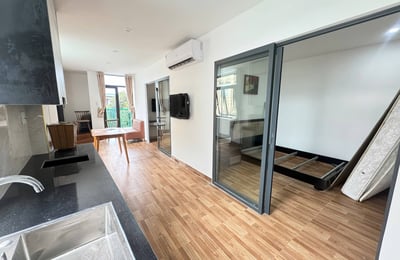 Comfortable furnished apartment with balcony for rent, Hai Chau, Da Nang, Vietnam