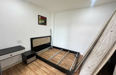 Comfortable furnished apartment with balcony for rent, Hai Chau, Da Nang, Vietnam