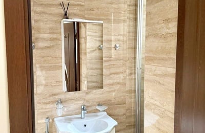 Comfortable furnished house with yard for rent, Constanța, Romania