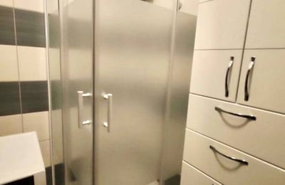 Аренда уютной квартиры с отдельной спальней и балконом, 6 сектор, Бухарест, Румыния