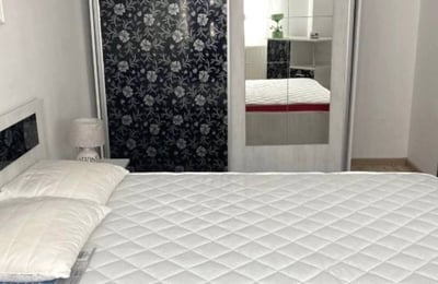 Аренда уютной квартиры с отдельной спальней и балконом, 6 сектор, Бухарест, Румыния