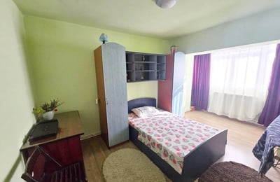 Spacious apartment with balcony for rent, 100 m², Constanța, Romania