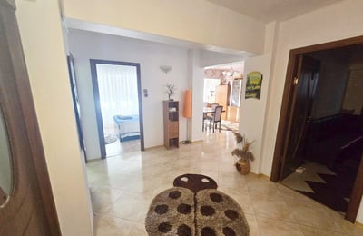 Spacious apartment with balcony for rent, 100 m², Constanța, Romania