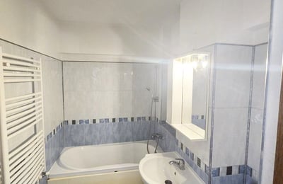 Spacious apartment with balcony for rent, 100 m², Constanța, Romania