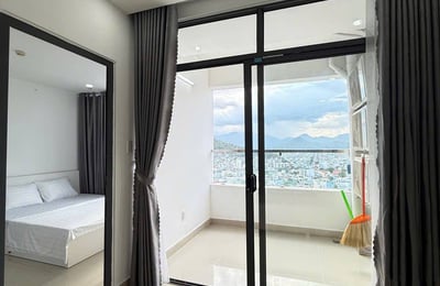 Geräumige möblierte wohnung mit blick auf stadt und meer zur miete, 74 м², Nha Trang, Vietnam