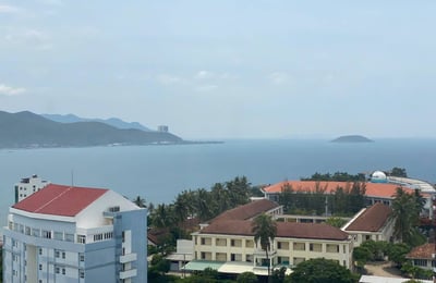 Аренда просторной меблированной квартиры с панорамным видом на море, 74 м², Нячанг, Вьетнам