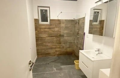 Аренда современной, комфортной квартиры с балконом, Мамая Сат, Румыния