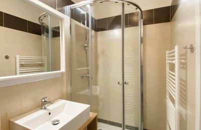 Alquiler de estudio moderno, acogedor, Petržalka, Bratislava, Eslovaquia