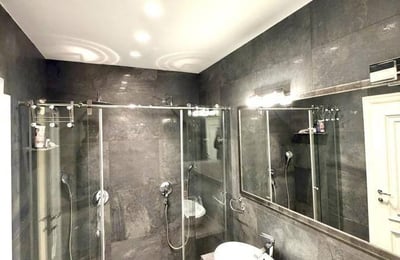 Alquiler de apartamento luminoso de clase premium en el complejo Central Garden, 115 m², Belgrado, Serbia