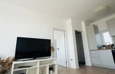 Аренда светлой, комфортной квартиры с балконом, Мамая Сат, Румыния