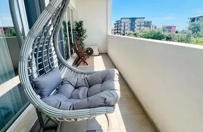 Аренда светлой, комфортной квартиры с балконом, Мамая Сат, Румыния