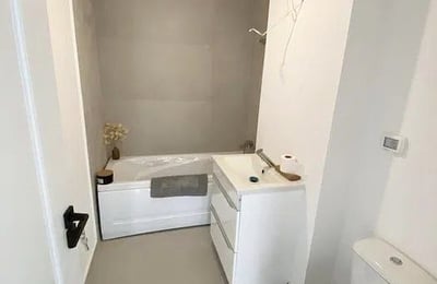 Аренда светлой, комфортной квартиры с балконом, Мамая Сат, Румыния