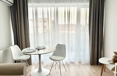 Аренда светлой, комфортной квартиры с балконом, Мамая Сат, Румыния