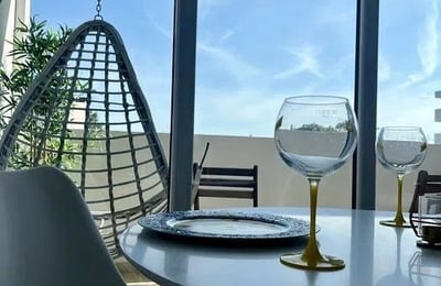 Аренда светлой, комфортной квартиры с балконом, Мамая Сат, Румыния